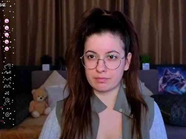 AminaBeatris13 webcam