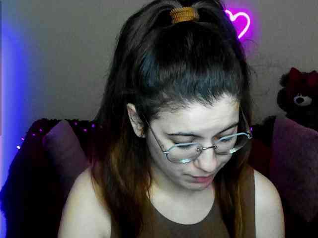 AminaBeatris13 webcam