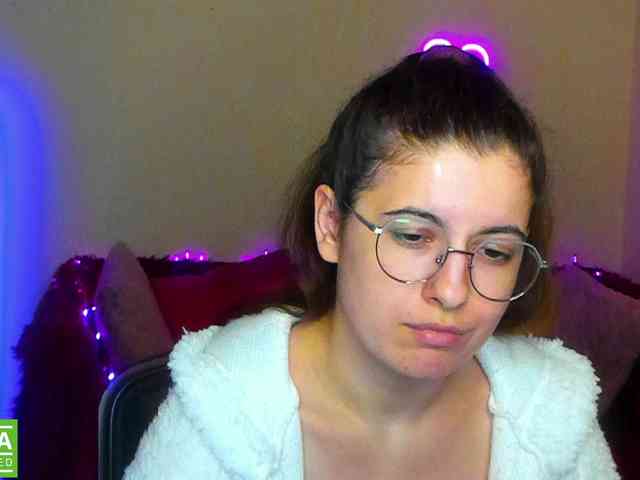 AminaBeatris13 webcam