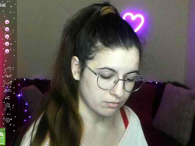 AminaBeatris13 webcam