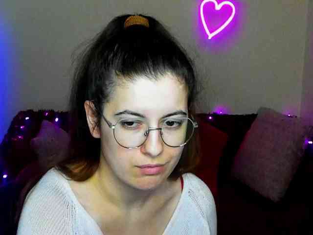 AminaBeatris13 webcam