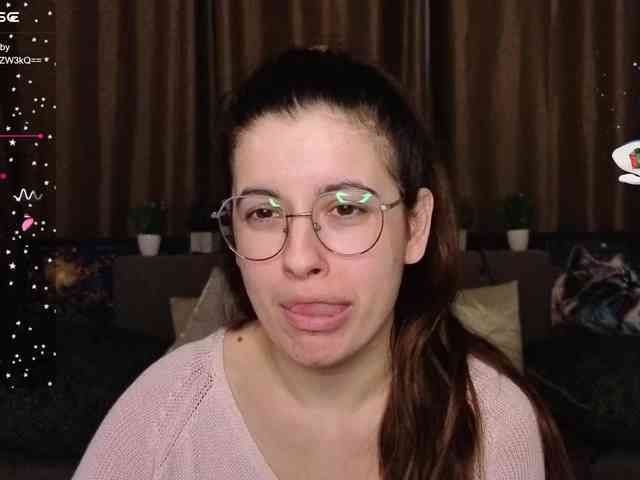 AminaBeatris13 webcam