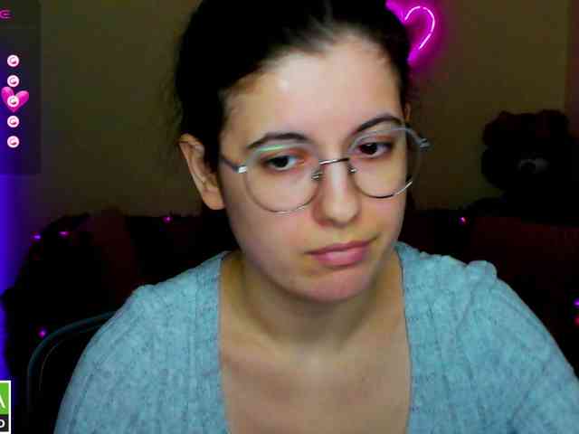 AminaBeatris13 webcam