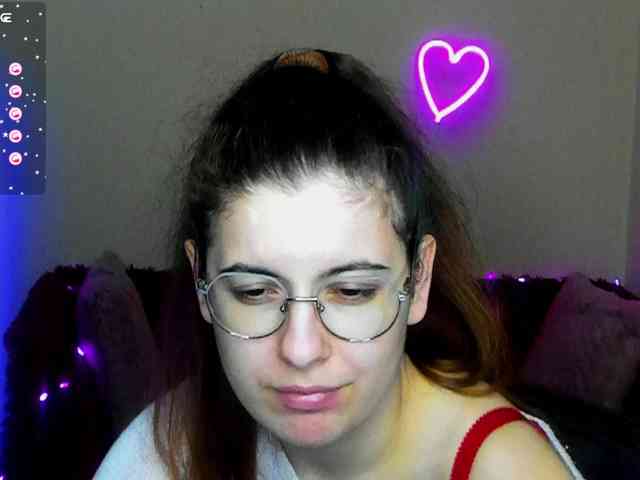 AminaBeatris13 webcam