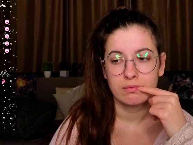 AminaBeatris13 webcam