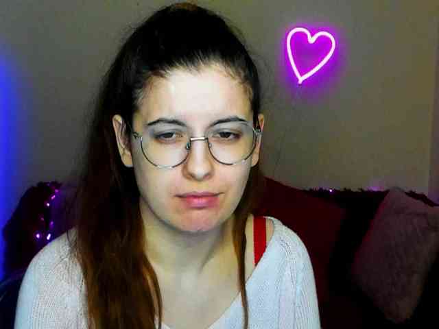 AminaBeatris13 webcam