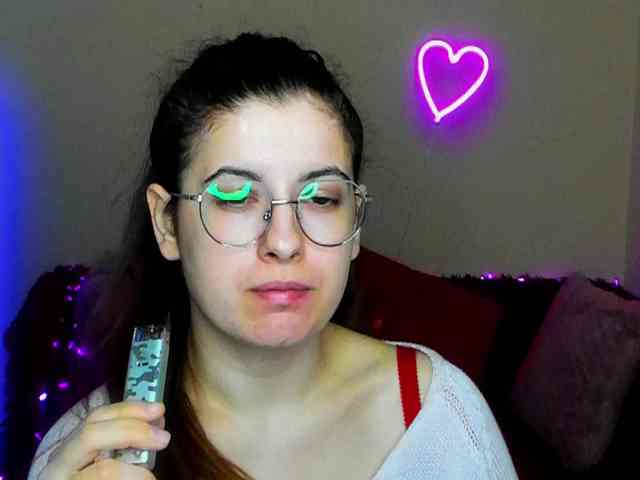 AminaBeatris13 webcam