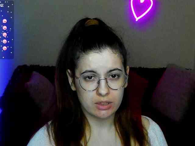 AminaBeatris13 webcam