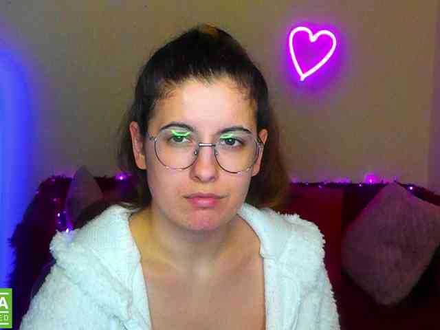 AminaBeatris13 webcam