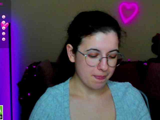 AminaBeatris13 webcam