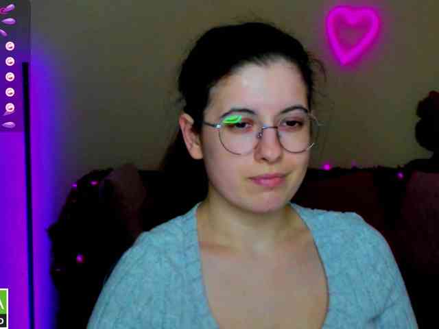 AminaBeatris13 webcam