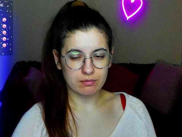 AminaBeatris13 webcam