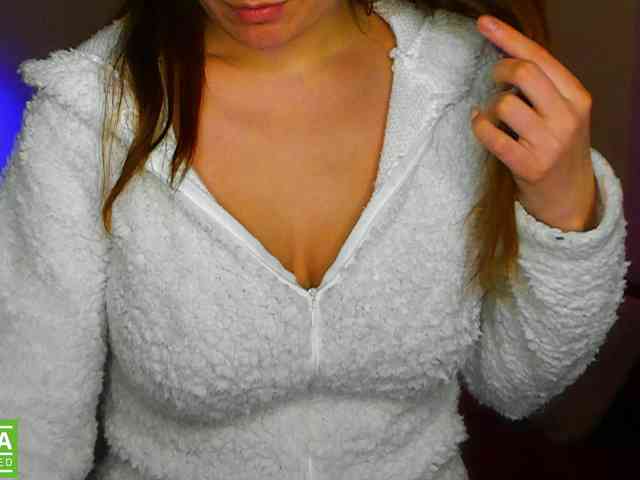 AminaBeatris13 webcam