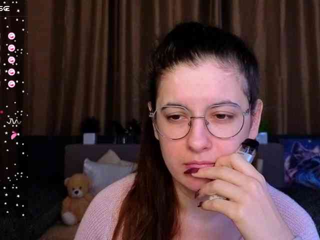 AminaBeatris13 webcam