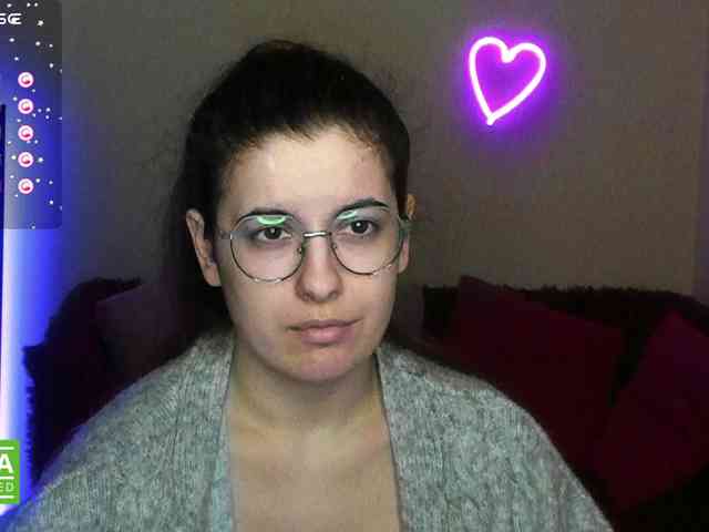 AminaBeatris13 webcam