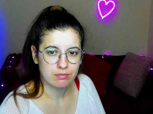 AminaBeatris13 webcam