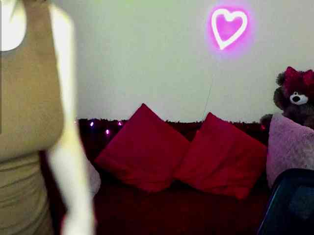 AminaBeatris13 webcam