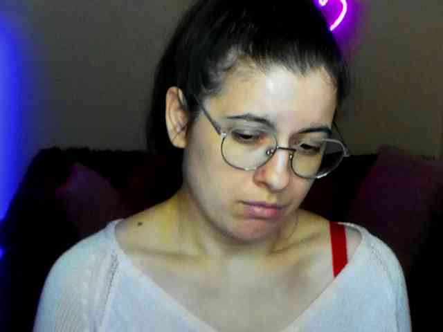 AminaBeatris13 webcam