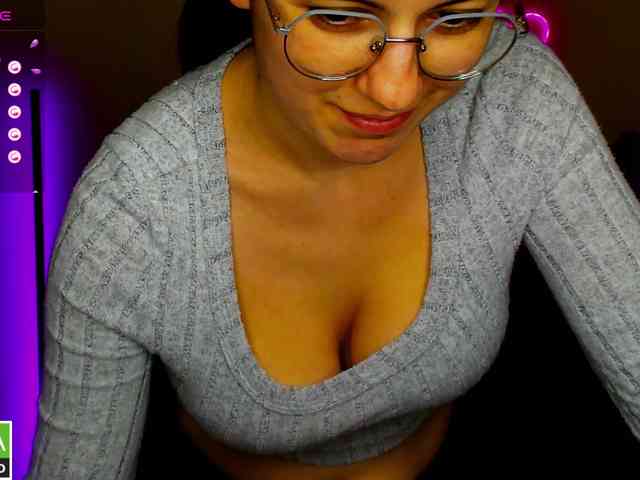 AminaBeatris13 webcam