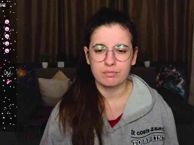 AminaBeatris13 webcam