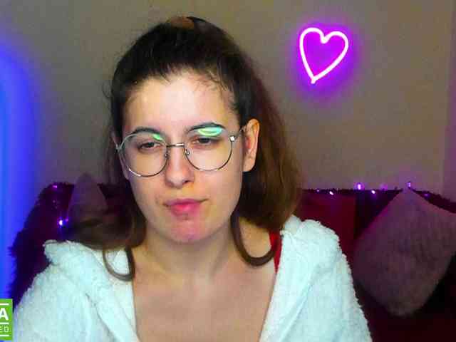 AminaBeatris13 webcam