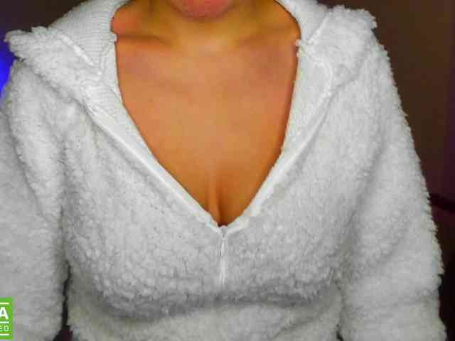 AminaBeatris13 webcam