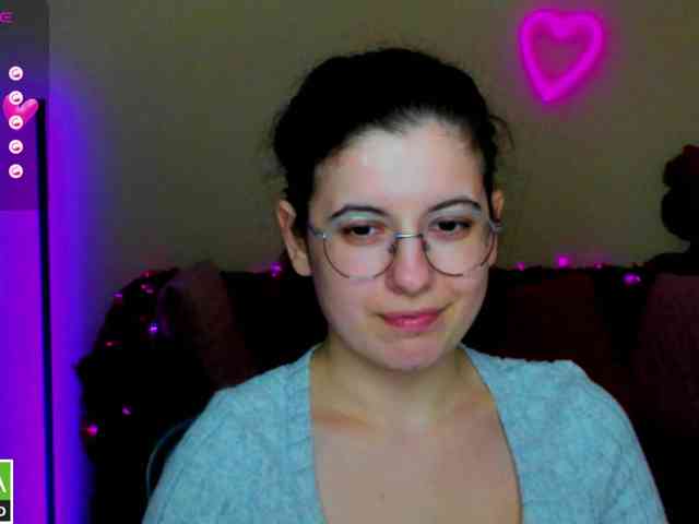 AminaBeatris13 webcam