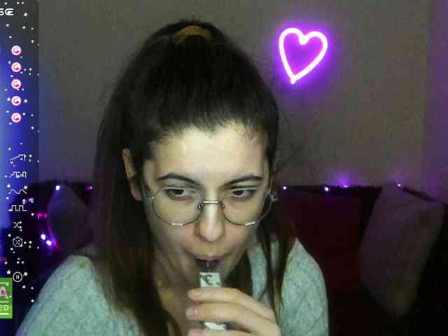 AminaBeatris13 webcam