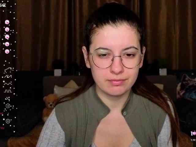 AminaBeatris13 webcam