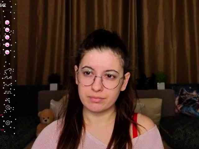 AminaBeatris13 webcam