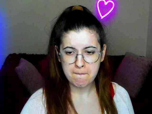 AminaBeatris13 webcam