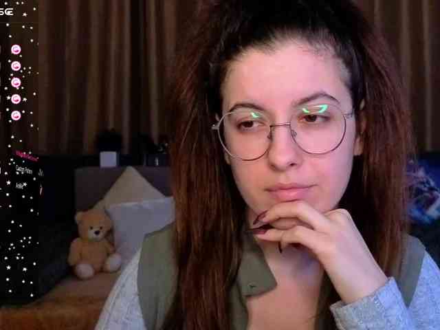 AminaBeatris13 webcam