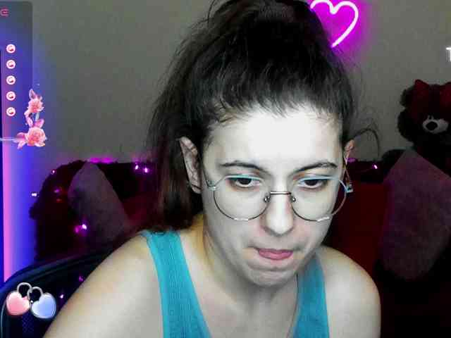 AminaBeatris13 webcam