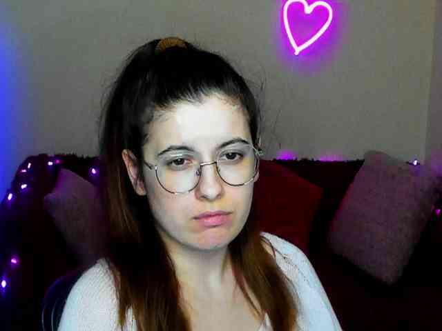 AminaBeatris13 webcam