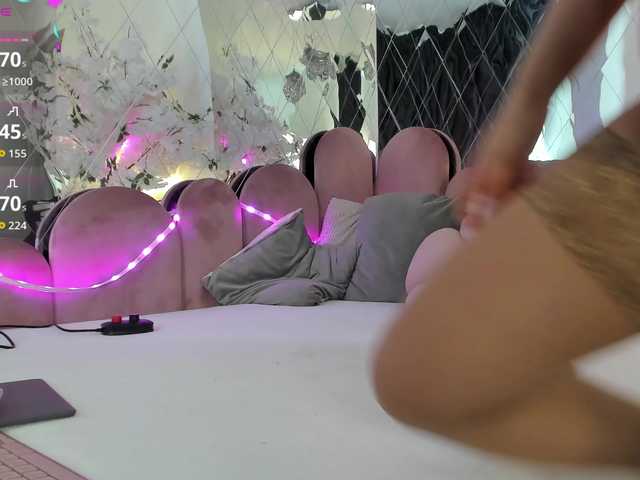 adonawet's BongaCams show and profile