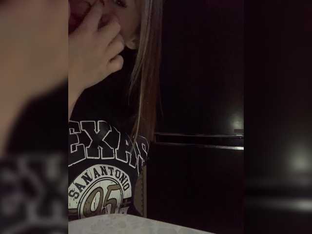 Poli999's BongaCams show and profile