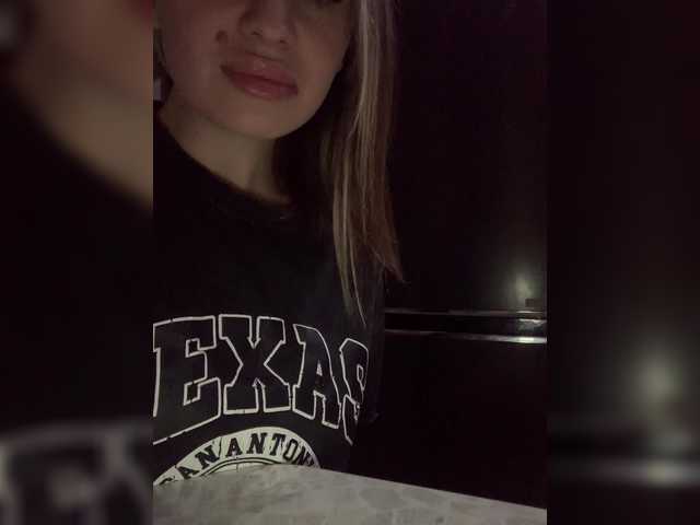 Poli999's BongaCams show and profile