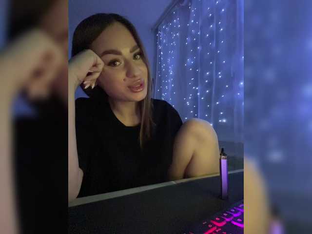 Poli999's BongaCams show and profile