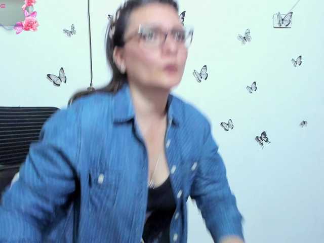 Amie-Adams82's BongaCams show and profile