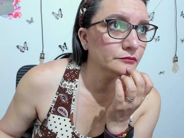 Amie-Adams82 Live Cam on BongaCams