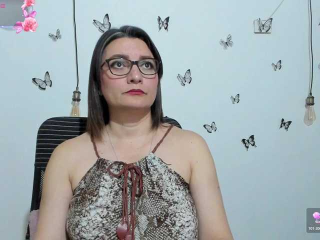 Amie-Adams82 webcam bongacams model stream image