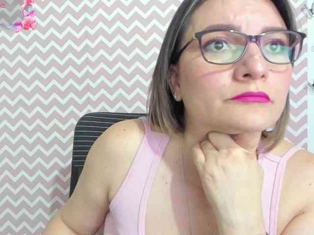 Amie-Adams82 webcam