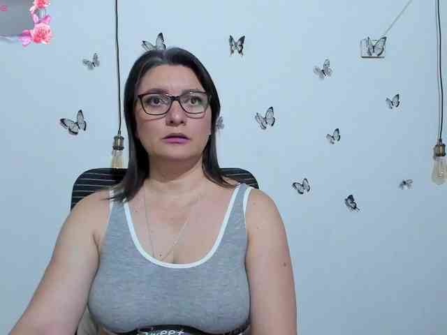 Amie-Adams82 webcam