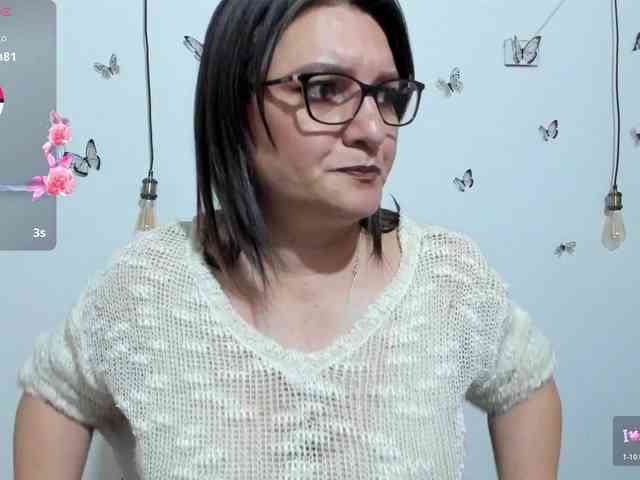 Amie-Adams82 webcam