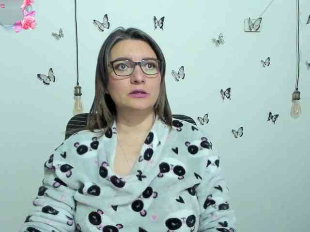 Amie-Adams82 webcam