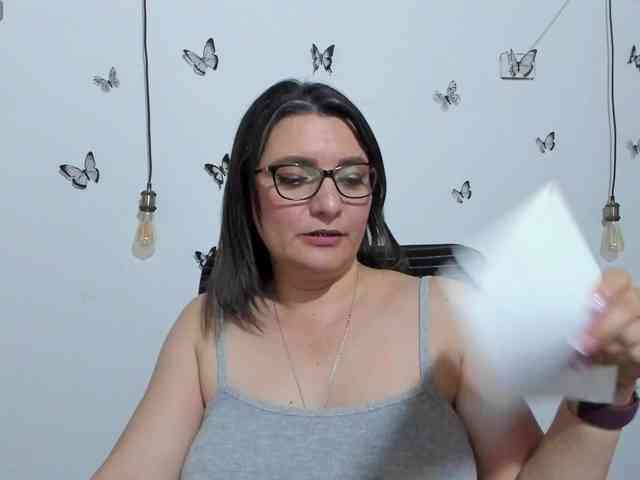 Amie-Adams82 webcam