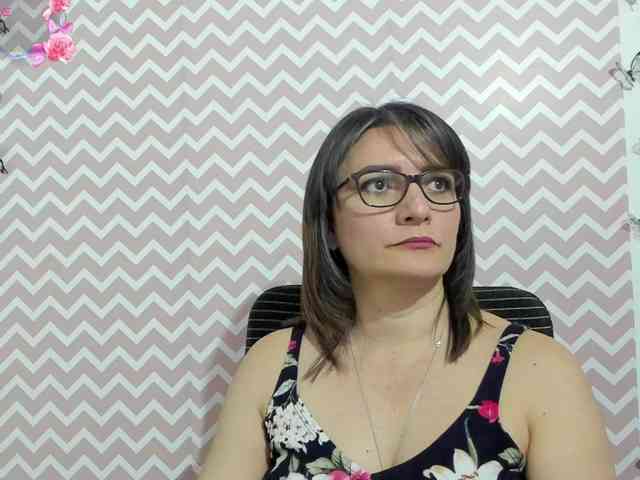 Amie-Adams82 webcam