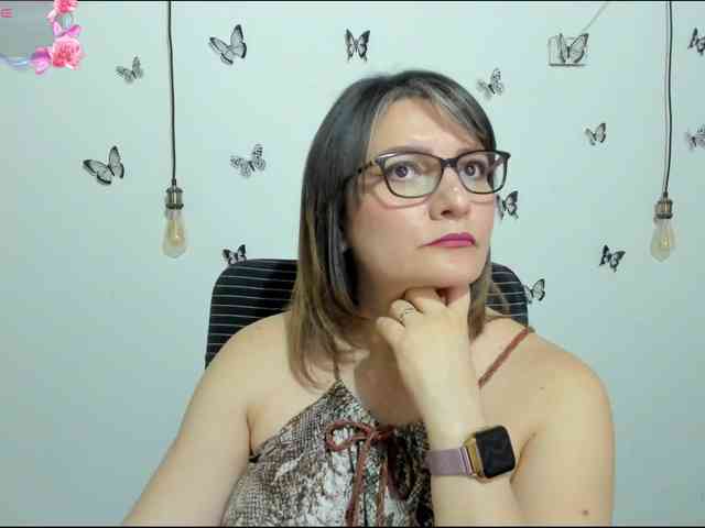 Amie-Adams82 webcam