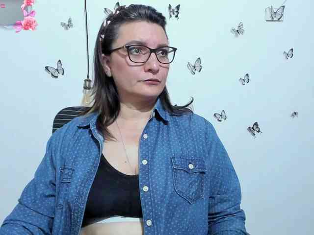 Amie-Adams82 Amie-Adams82