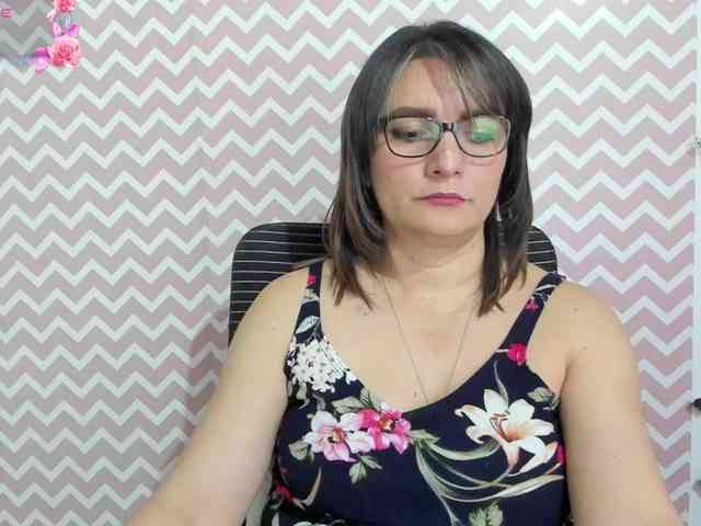 Amie-Adams82 webcam